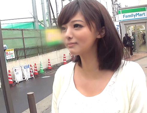ケーキ店で働くロリ可愛いギャルをナンパ！「いっぱい出ちゃう～（汗」猛烈電マ責めに潮吹き➡ガンガン突かれ絶頂アクメ種付け！