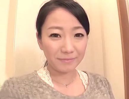 全裸家政婦が懸命ご奉仕してくれる神作品ｗ変態ご主人様との卑猥なプレイは必見！