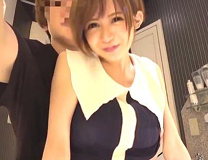 笑顔が可愛いショートカットギャルと終始イチャラブW「撮ってるの？」カメラの前で大胆ご奉仕➡マシュマロ乳揺らしイキまくりｗ