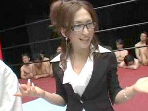 メガネ美女×素人100人！全身精子まみれで溺れる寸前ｗｗ超ド級の淫乱マダムが男たちに囲まれやられたい放題のヤバいやつｗ