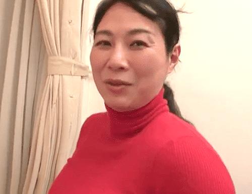ムチムチ豊満な普通のおばちゃんがカメラの前で恥じらいオナニー披露！「くすぐったい♡」電マの刺激にハマり鬼ピスに絶頂！
