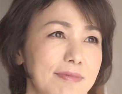 純白完熟ボディの母に堪らず息子が興奮！！欲求抑えきれず挿入懇願ｗ母性溢れるご奉仕で禁断不倫情事を堪能する日々！