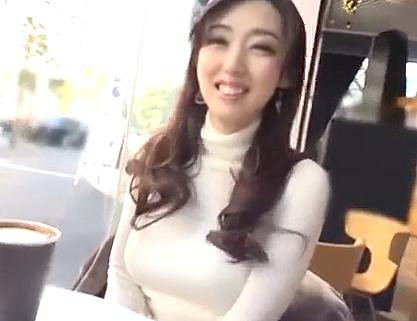 スタイル抜群！癒し系美人妻をナンパして念願不倫SEX堪能ｗ見た目以上にエロい本性発揮して車内＆ホテルで過激プレイ連発ｗ