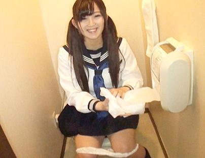 18歳年下の美少女とおじさんが不倫旅行！終始笑顔のイチャラブ時間が最高ｗ制服姿のまま着衣激ハメ！乳揺れ半端ねぇｗ