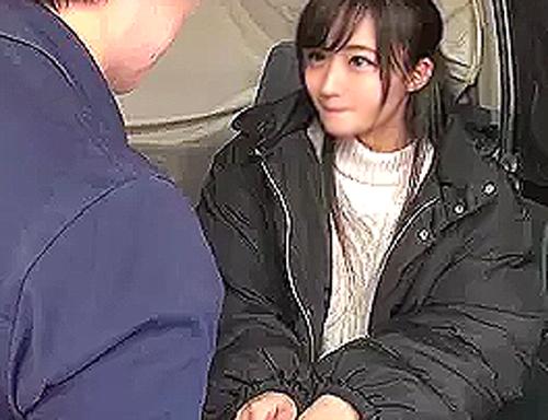 メッチャ優しい素人ギャルを口説いて強引SEX成功W「2人もぉ？（汗」チンポ×2に赤面しつつ手コキ＆フェラのご奉仕➡種付け