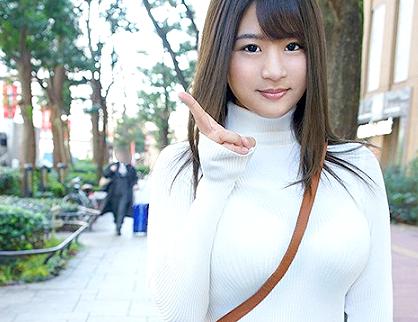 Iカップ美少女キターーッｗたわわなおっぱいの男の視線を釘付けに！着衣でも分かる超乳がヤバイやつｗ