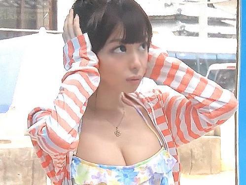 《MM号》お団子頭の激ロリ娘をナンパ！素股マッサージをのぞきｗ「入っちゃう（汗」友情崩壊！ガチハメで勢い余って種付けｗ