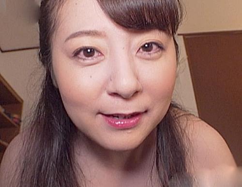《豊満超乳妻・四十路》可愛い顔のダイナマイト奥様！『早くHしようよぉぉ(汗』濡れマン瞳ウルウルで誘惑→がっつり発射ｗｗ