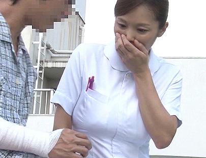 むっちり巨尻がエロいおばさん看護婦が若い患者の勃起チンポに思わず興奮！「凄いっ♡」病室でこっそり声我慢不倫SEX堪能！