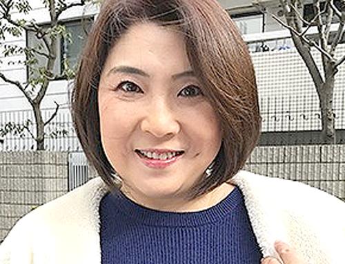 【五十路/豊満熟女】ぽっちゃり肉感ボディのグラマーおばさんがカメラの前で激アクメ！「やだ～凄い♡」怒涛のピストンに乳揺れ