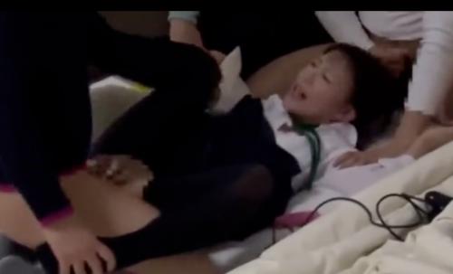 幼い少女を自宅に連れ込んで遊び気分で何度も輪姦中出しする鬼畜共