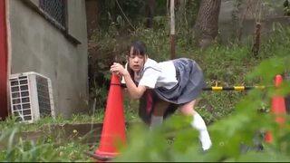 【あべみかこ】媚薬に狂わされ野外でオナニーしてしまうロリJK