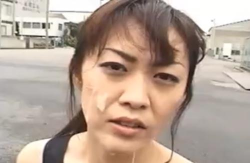 【桜田由加里】野外で精子ぶっかけられて喜んでる変態露出狂熟女！
