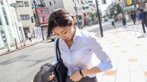 スーツ姿の営業レディ25歳。彼氏は2年ほどいないがワンナイト的な事はある。