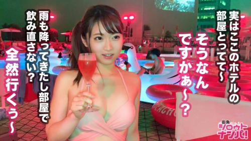 ナイトプールで男を漁る好色小悪魔！ワンナイトラブを楽しむというビッチ！！