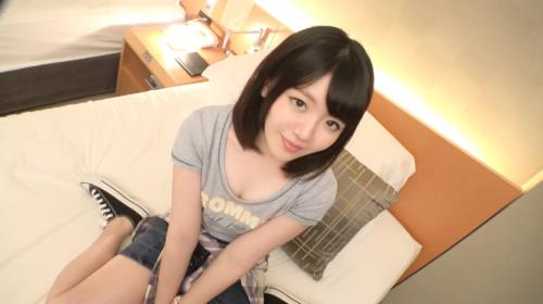 童顔スポーツジムトレーナー、カラダは華奢でちっぱいでパイパン！中イキするムッツリ敏感娘