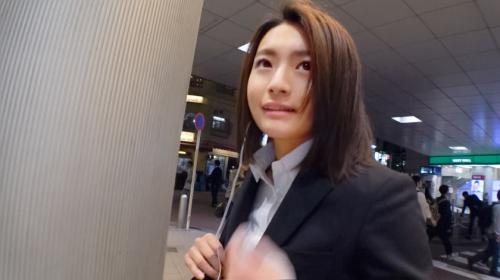 就活中の体大生、触られるたびに甘い吐息が漏れ、下着を脱がすとオマ○コはぬれぬれ！