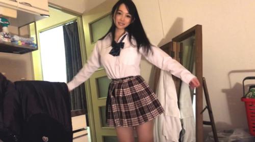 幼顔でＦカップＪＫ。制服着たまま美乳を揺らして中出し性交！