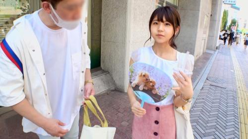 童顔美少女短大生。華奢な身体は巨根に激しく突かれて快感に打ち震える！