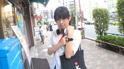 バイト掛け持ちで頑張ってる地下アイドル、事務所にバレない程度なら・・と取材承諾。
