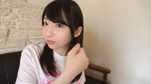 黒髪で真面目そうな女子大生、Ｔシャツをまくれば豊満Ｇカップ美巨乳！！