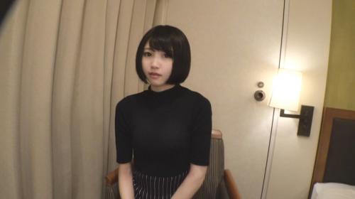 ガソスタ店員、黒髪ショートで真面目そうだが性には奔放！！野外経験アリ！