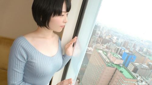 きめ細かな美白肌、黒髪ショートの素朴系女子。男の責めに切なげな表情で必死に快感を貪る！
