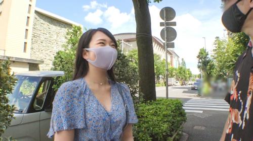 休日ショッピング中の清楚な美人さん、押しに弱いと自ら語るのでグイグイと迫れば・・