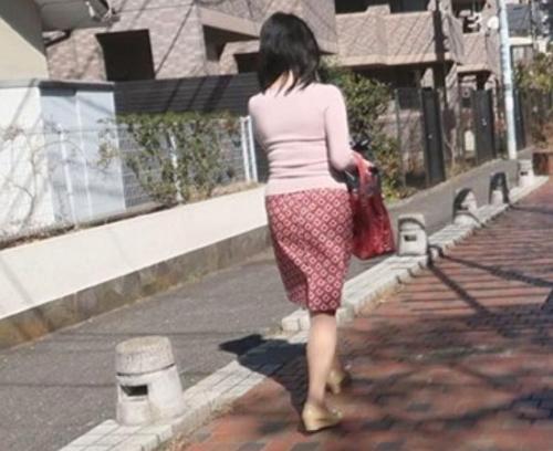 エロいおばさんは欲求不満！そんなおばさんを拉致して輪姦レイプ！