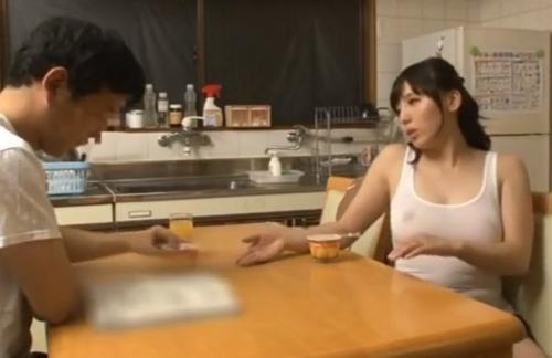 そんな本ばかり見ないで楽しい事しよう♡息子を誘惑し寝取る義母！