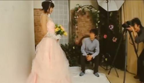 写真スタジオで花嫁に花婿より先にハメるヤバイやつ！