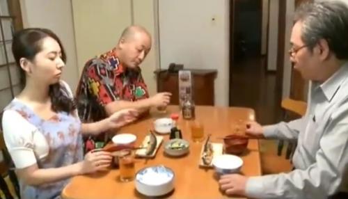 金を借りに来るダメな義弟に不倫を脅され無理やりハメられる兄嫁！