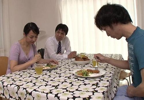 夫よりデカチンの息子とヤリたい欲求不満のドスケベ義母さん！