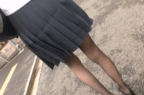華奢な女子校生と中出し援交！