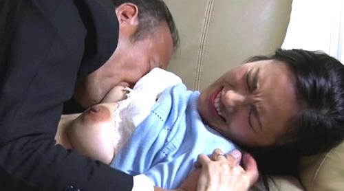 無理やり犯したチンコを愛おしく思えるようになったスレンダー妻！