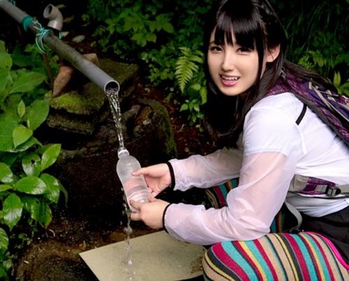 一人歩きの山ガールを襲って2穴犯すヤバイ奴ら！