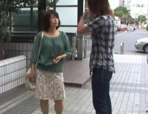 女はいくつになってもイケメンが大好き！簡単にナンパされてしまいます。