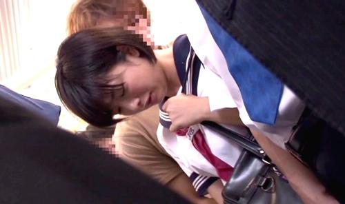 嫌だった痴漢に快感を覚える美人女子校生紗倉まな！