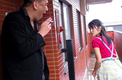 そんな所でタバコ吸っちゃダメでしょう！あの奥さんを俺の巨根で屈服させてやるぜ！