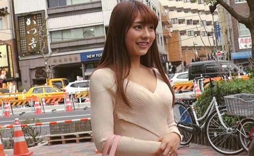 スレンダーでロングヘアーの若妻をナンパして即ハメ中出し！