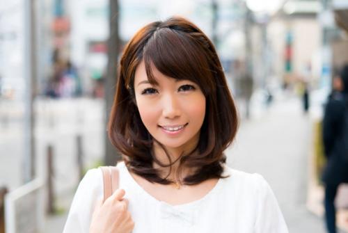 メイクのキツい奥様はナンパされて有頂天、中出しされても問題有りません！