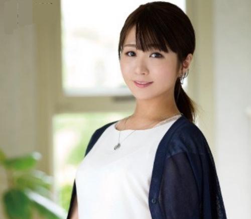 清楚感漂う人妻ですが、実は生理前で発情した淫乱痴女でした！