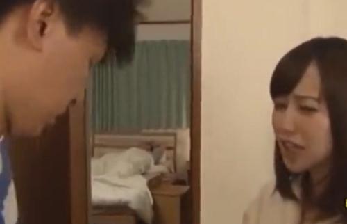 再婚した夫の連れ子の絶倫棒にハメられる巨乳妻！