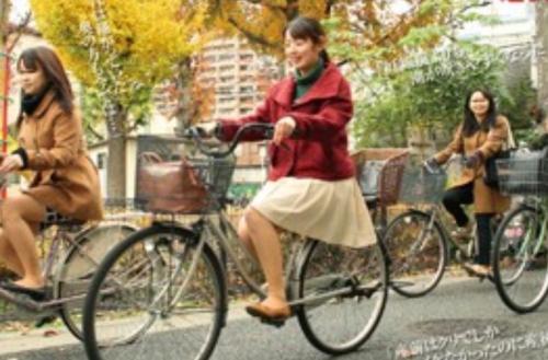 子供用イスをつけたママチャリに乗る人妻を犯して寝取るヤバいやつ！