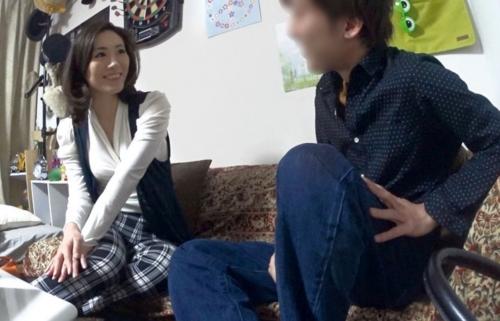 アラフォーのスゲェースタイルのいい人妻をナンパして生中出し！