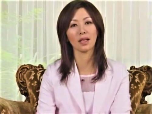 【翔田千里】「はい、滅茶苦茶にして欲しいんです」美熟女が電マで責められ肉棒を舐めまくり咥えまくる！