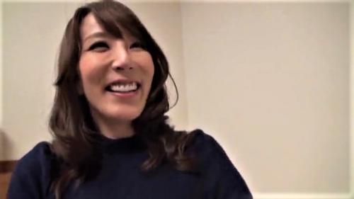 【澤村レイコ】「私でいいんですか？」　澤村レイコが素人ファンと！　乳首舐めからのフェラ！　正常位からバック・騎乗位で！