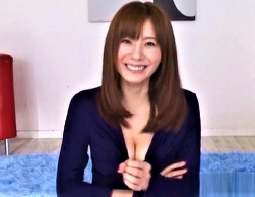 【麻美ゆま】「いいですよ、手もお口でも好きな方で」麻美ゆまが手コキにフェラでイかしてくれる！