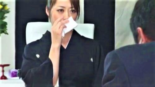 【北条麻妃】「なにも言わず慰めて・・・」　熟した体を喪服に包む美熟女女未亡人が男を誘う！