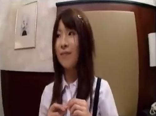 【個人撮影 巨乳jk(援助交際)】修学旅行中の制服ロリjkがナンパされておっぱい揉まれて中出しされちゃうｗ